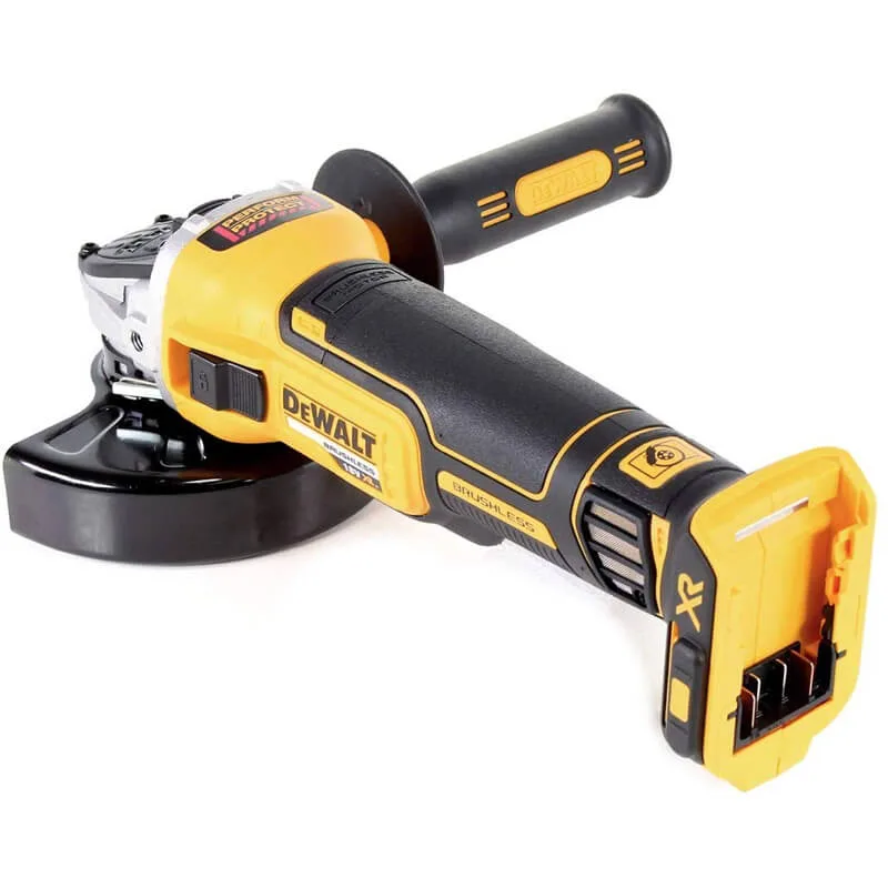 Набор из трех бесщеточных инструментов DeWALT DCK384P2T