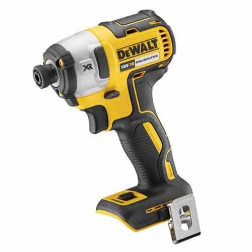 Набор из шести бесщеточных инструментов DeWALT DCK685P3T