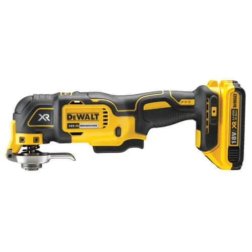 Набор из восьми аккумуляторных инструментов DeWALT DCK865P4T