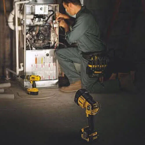 Аккумуляторный фонарь DeWalt DCL043