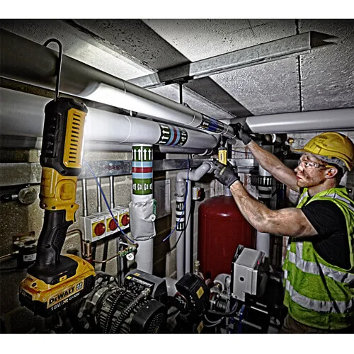 Аккумуляторный фонарь DeWalt DCL050