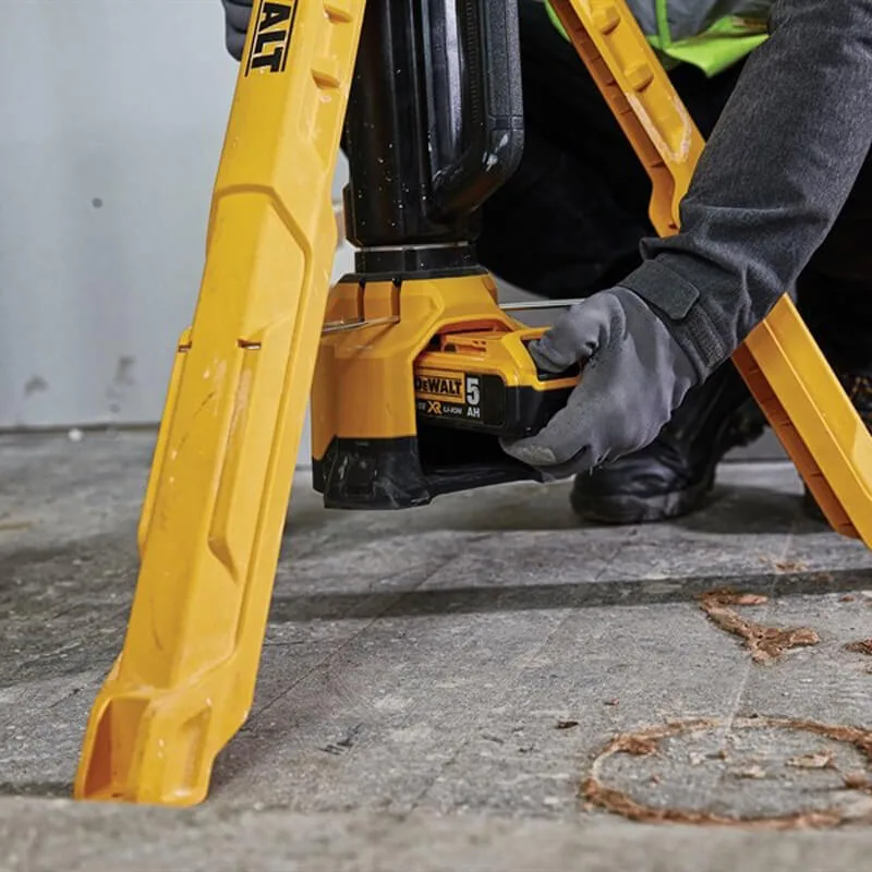 Аккумуляторный светодиодный фонарь DeWALT DCL079
