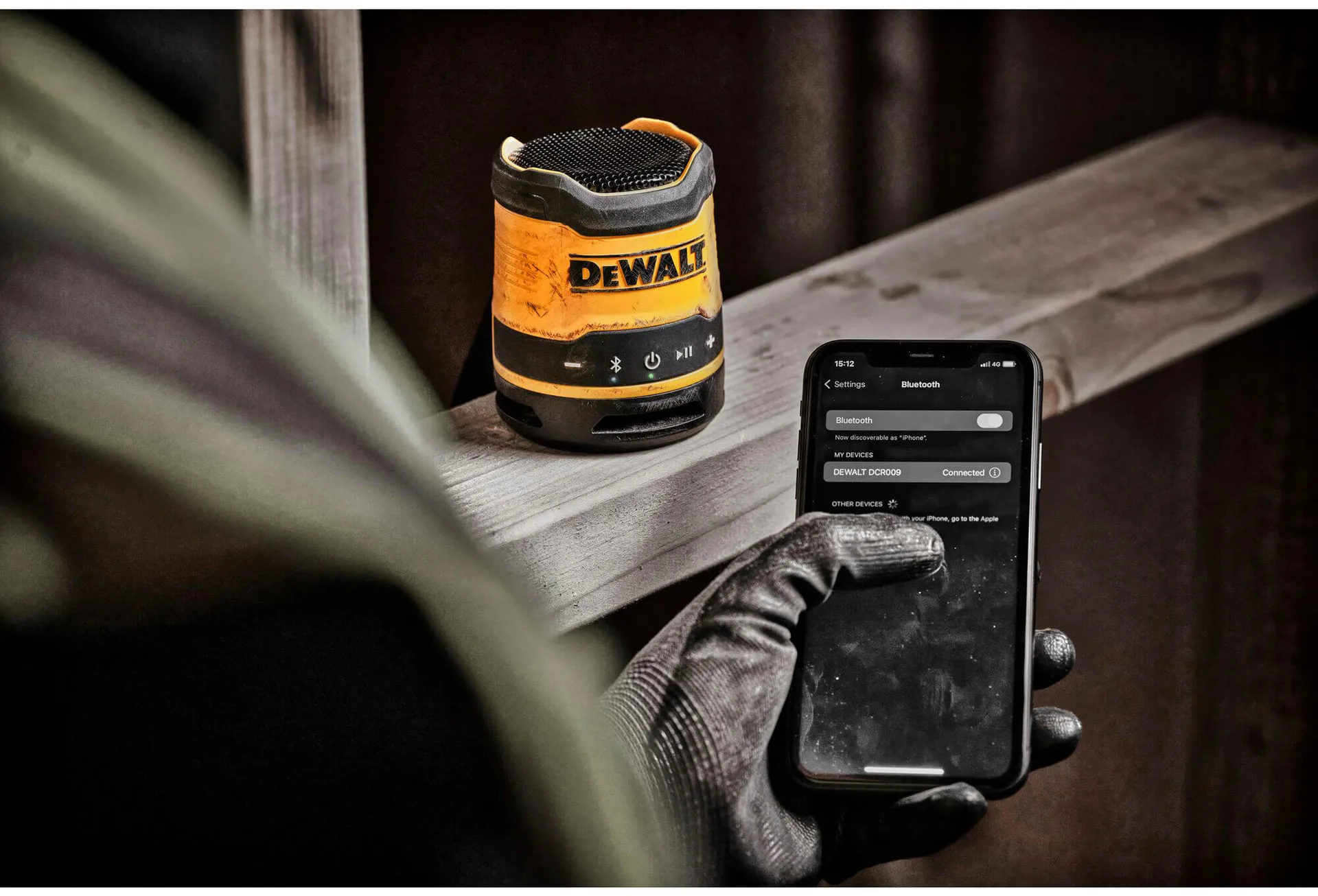 Портативная аккумуляторная колонка DeWALT DCR009