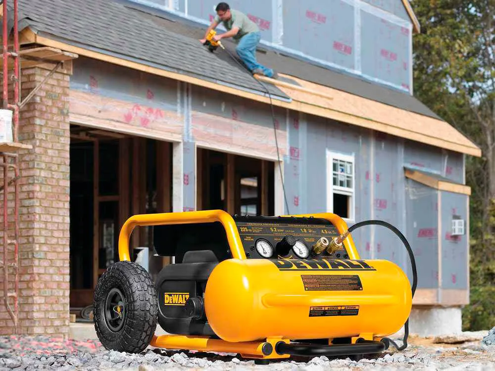 Безмасляный воздушный компрессор DeWALT DPC17PS