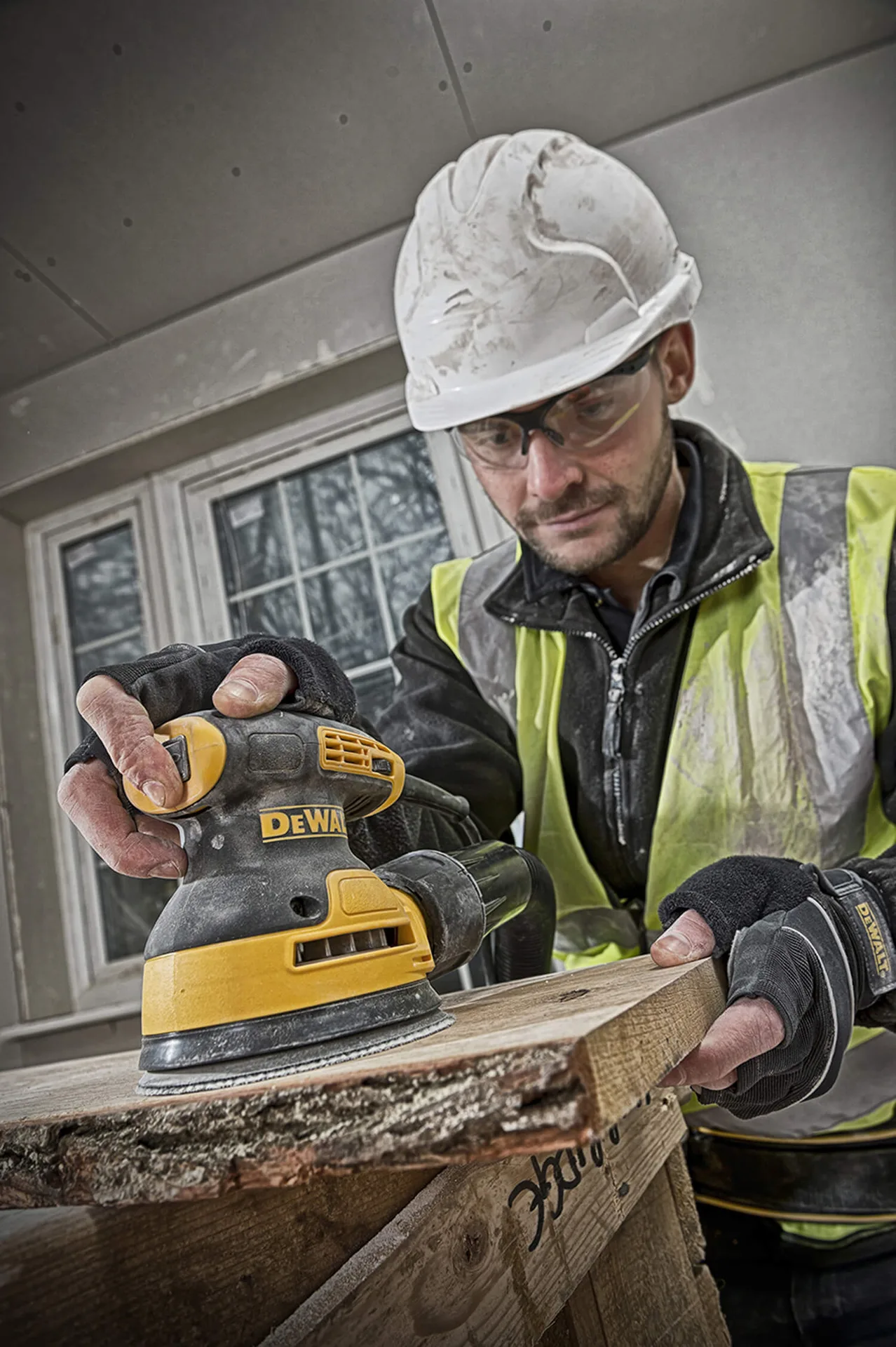 Эксцентриковая шлифмашина DeWalt DWE6423
