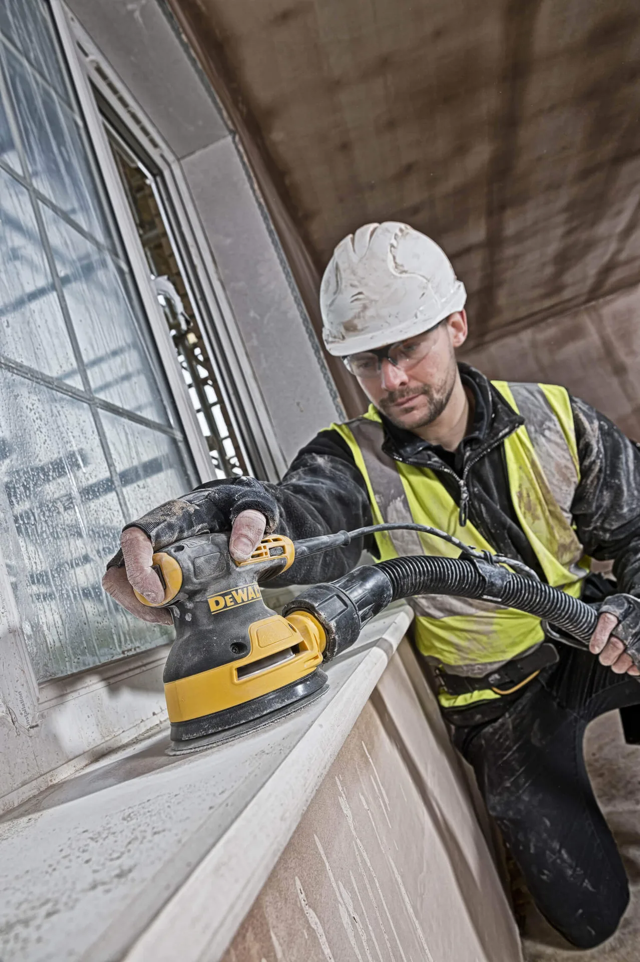 Эксцентриковая шлифмашина DeWalt DWE6423