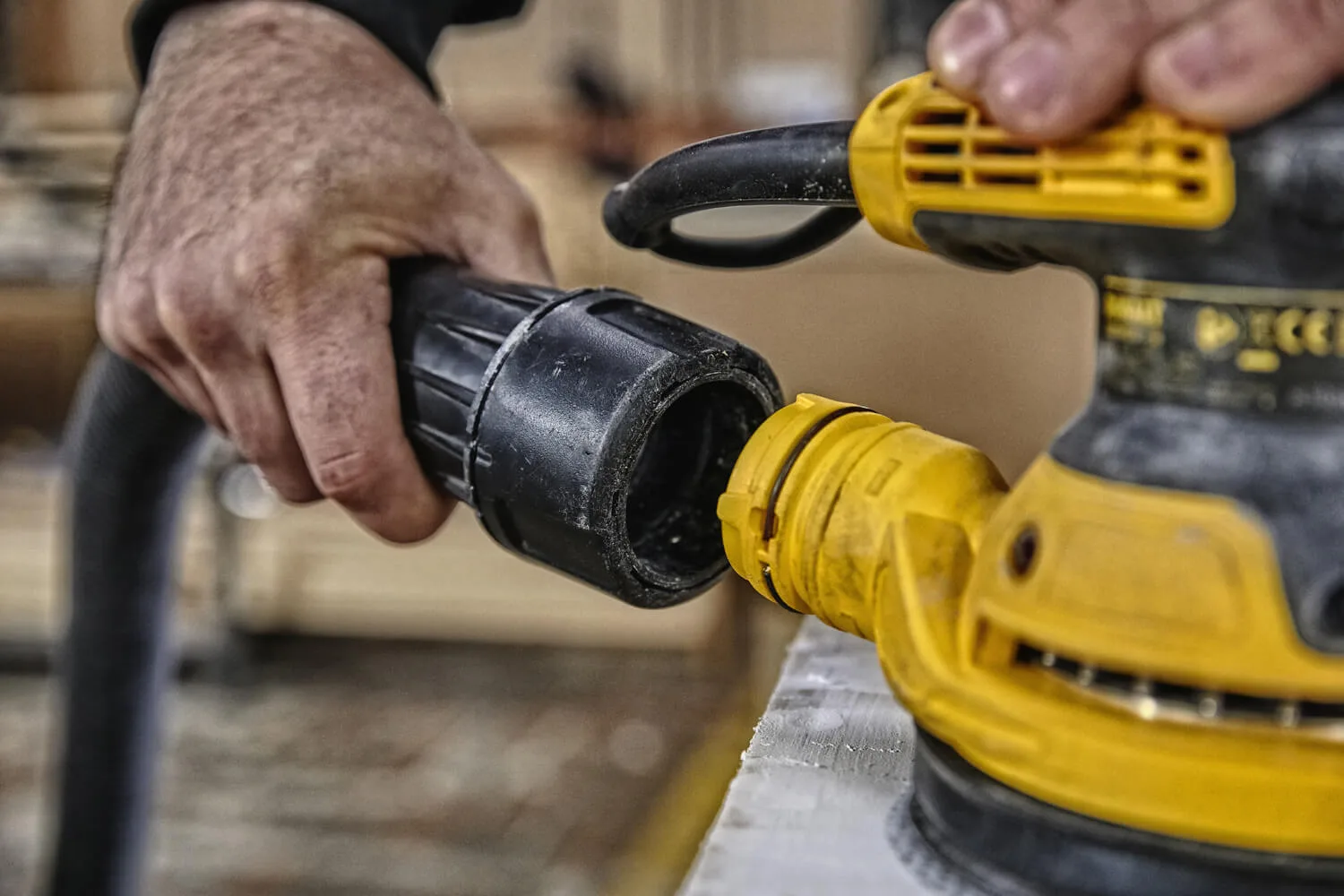 Эксцентриковая шлифмашина DeWalt DWE6423