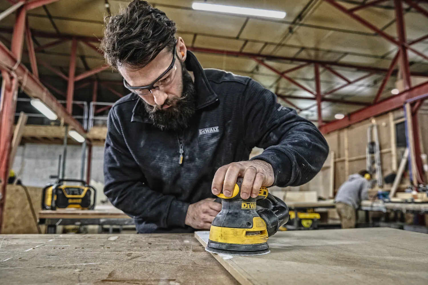 Эксцентриковая шлифмашина DeWalt DWE6423