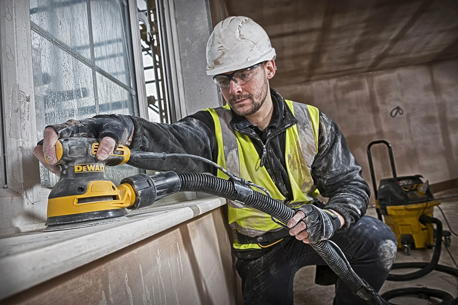 Эксцентриковая шлифмашина DeWalt DWE6423