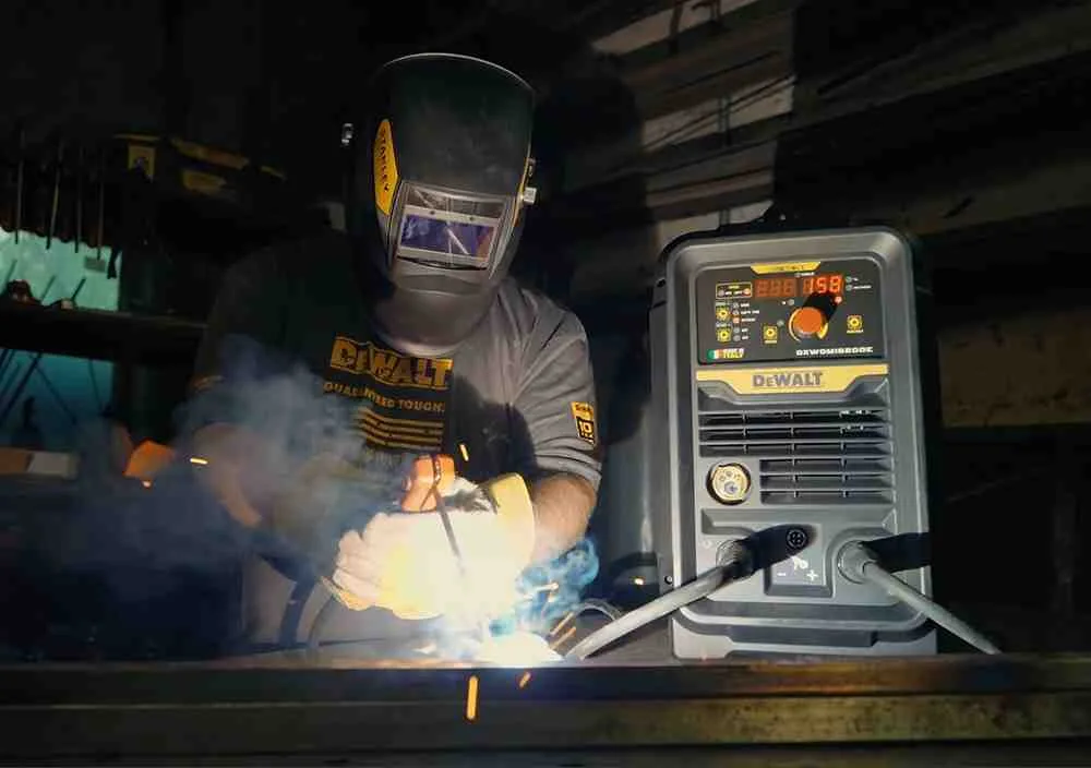 Сварочный аппарат инверторный DeWALT DXWDMIG200E