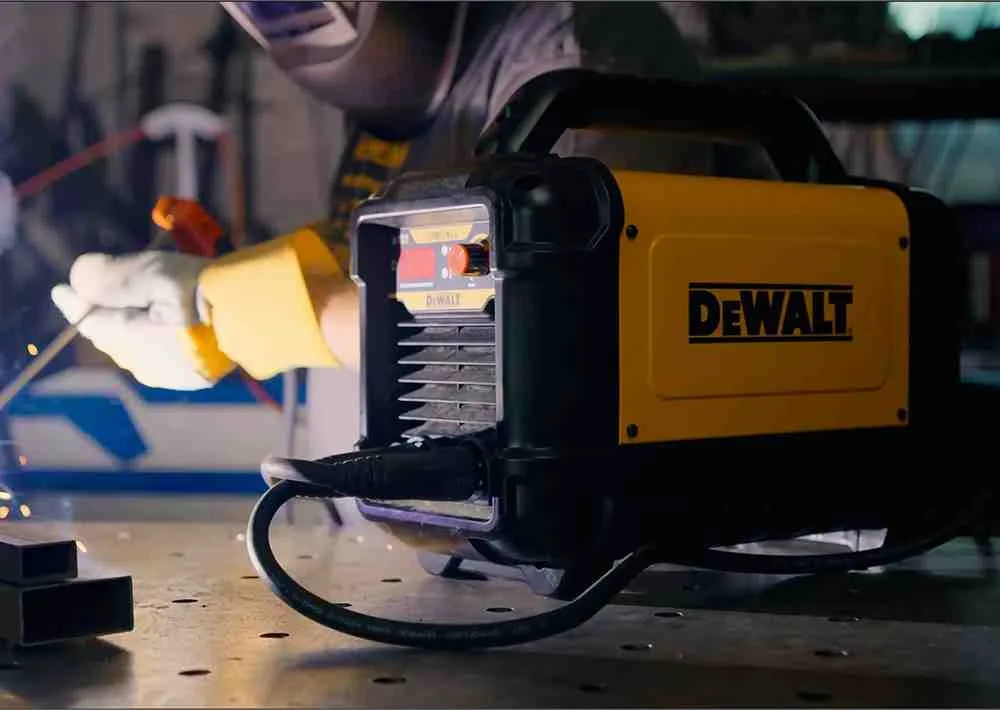Сварочный аппарат инверторный DeWALT DXWDMMA200E