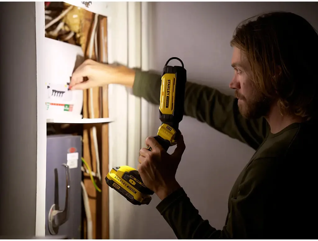 Светодиодный аккумуляторный фонарь STANLEY FATMAX SFMCL050B