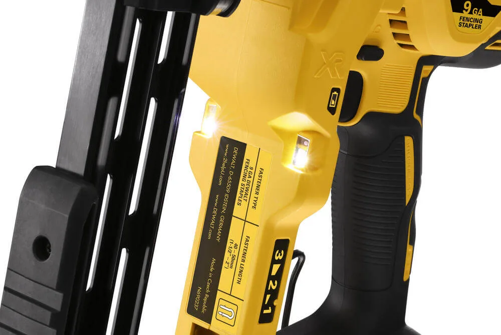 Аккумуляторный бесщеточный степлер DeWALT DCFS950N
