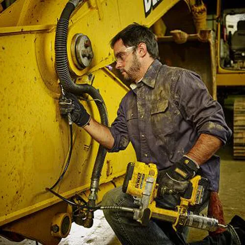 Аккумуляторный смазочный пистолет DeWALT DCGG571M1