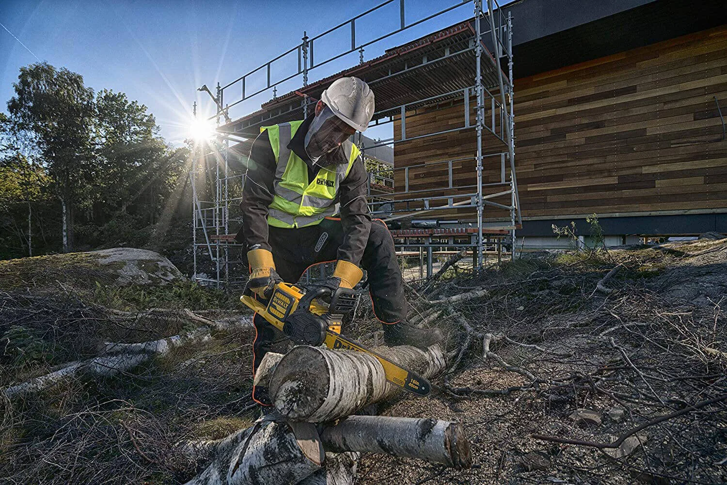 Электрическая пила DeWalt DCM575N