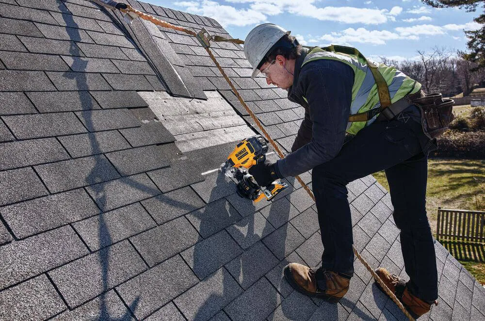 Аккумуляторный бесщеточный пистолет-гвоздезабиватель DeWALT DCN45RND2