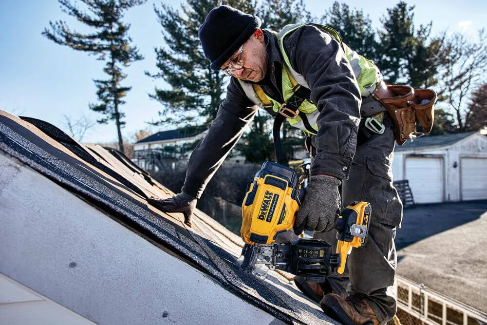 Аккумуляторный бесщеточный пистолет-гвоздезабиватель DeWALT DCN45RND2