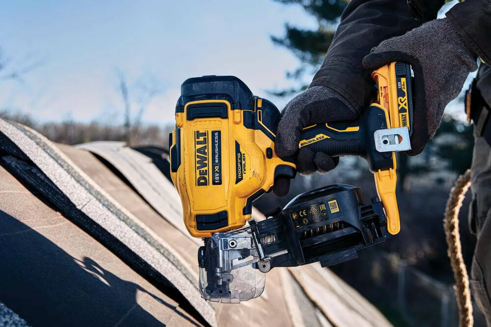 Аккумуляторный бесщеточный пистолет-гвоздезабиватель DeWALT DCN45RND2