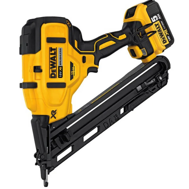 Аккумуляторный бесщеточный пистолет для забивания гвоздей DeWALT DCN650P2.
