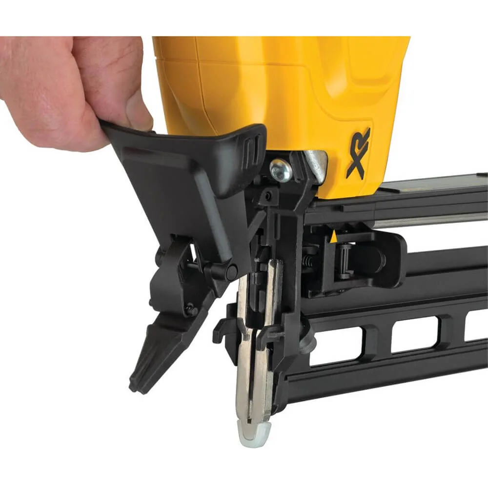 Аккумуляторный бесщеточный пистолет-гвоздезабиватель DeWALT DCN662N