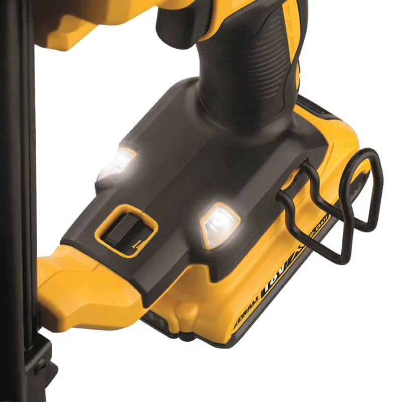 Аккумуляторный бесщеточный степлер DeWALT DCN681D2