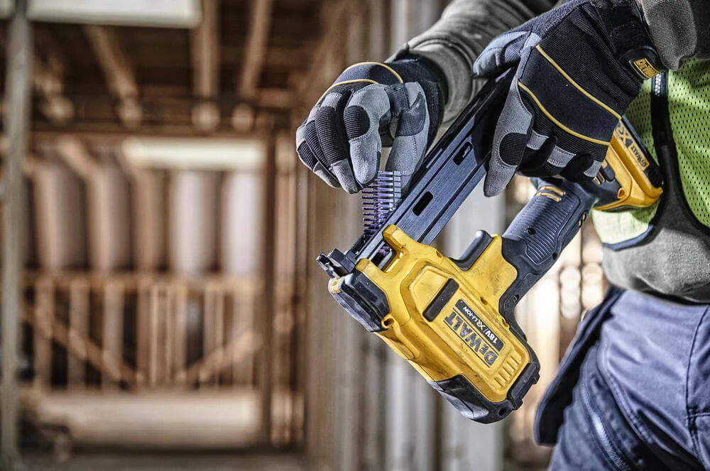 Аккумуляторный степлер DeWALT DCN701D2