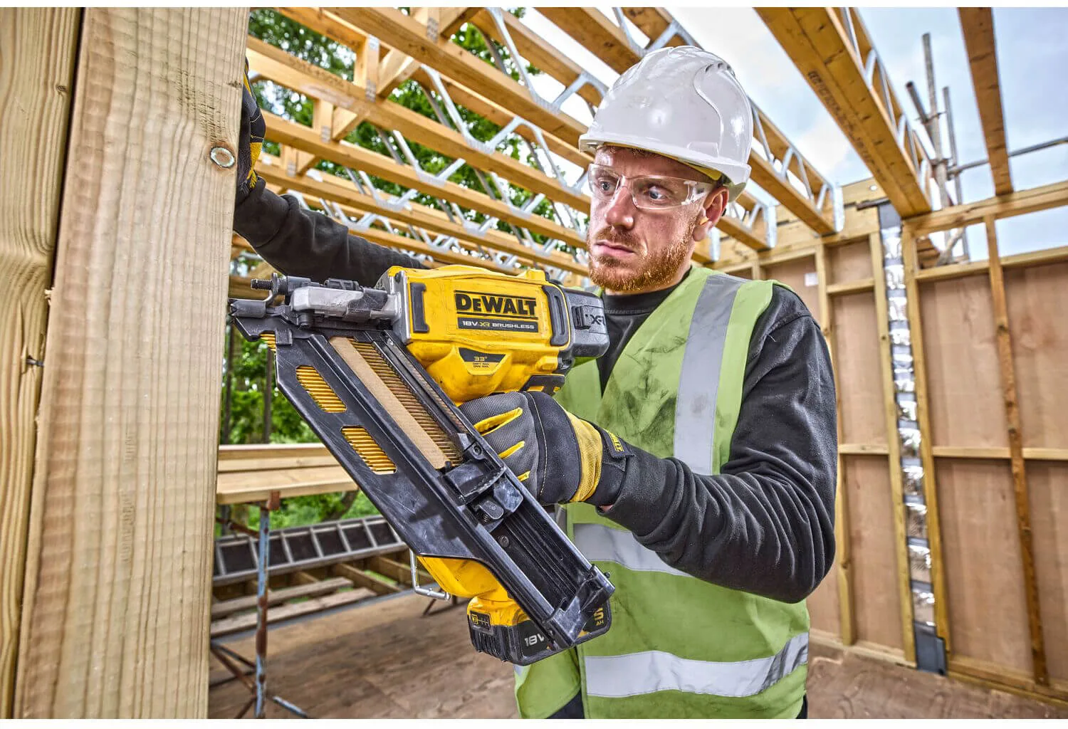 Аккумуляторный бесщеточный пистолет-гвоздезабиватель DeWALT DCN930N