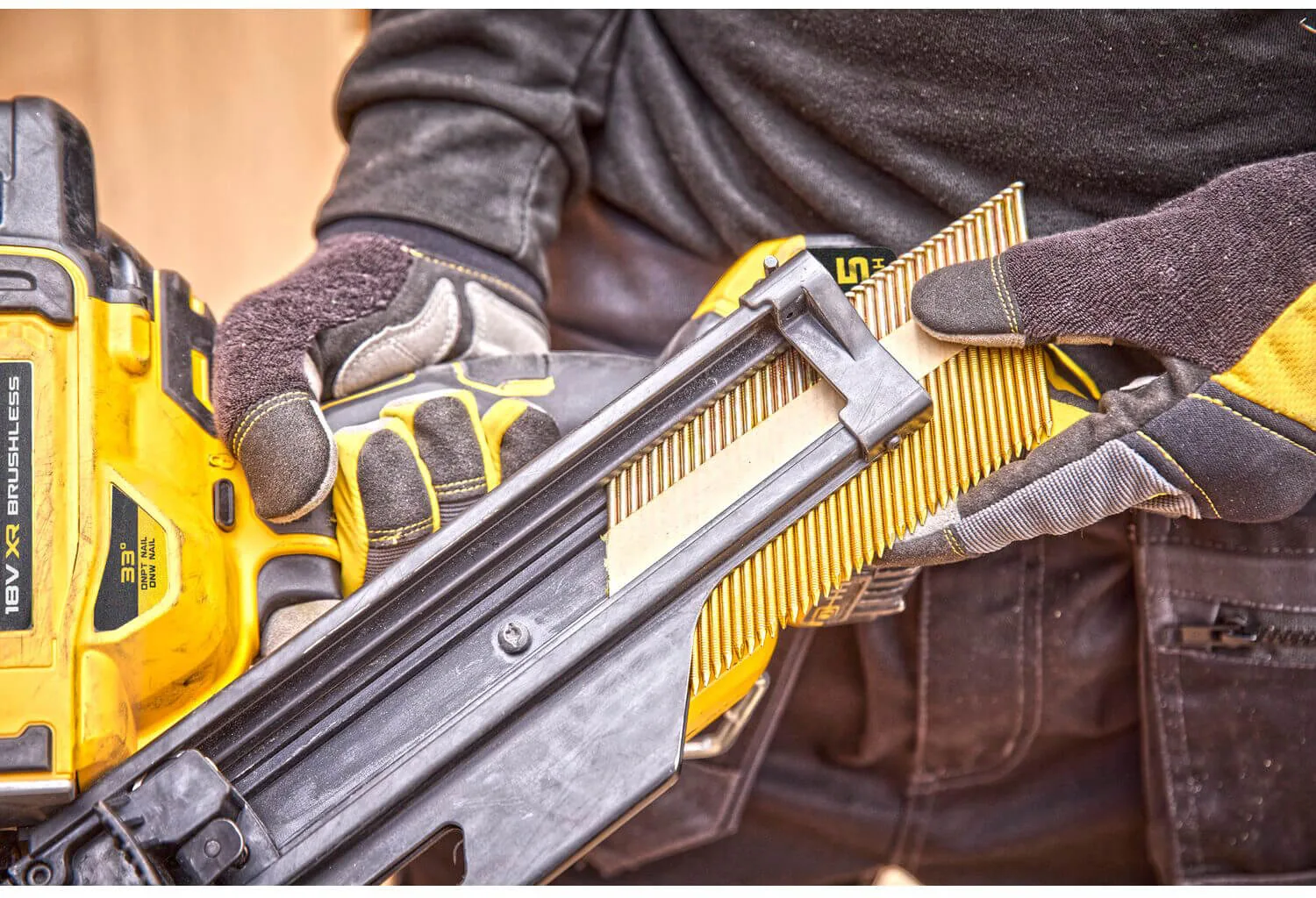 Аккумуляторный бесщеточный пистолет-гвоздезабиватель DeWALT DCN930N