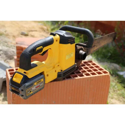 Аккумуляторная пила DeWalt DCS398T2