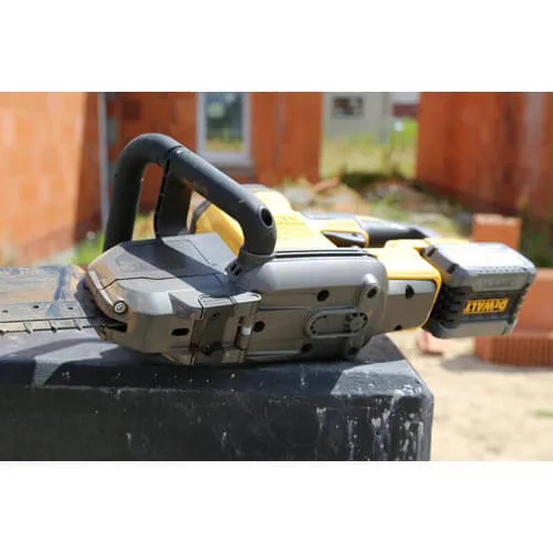 Аккумуляторная пила DeWalt DCS398T2