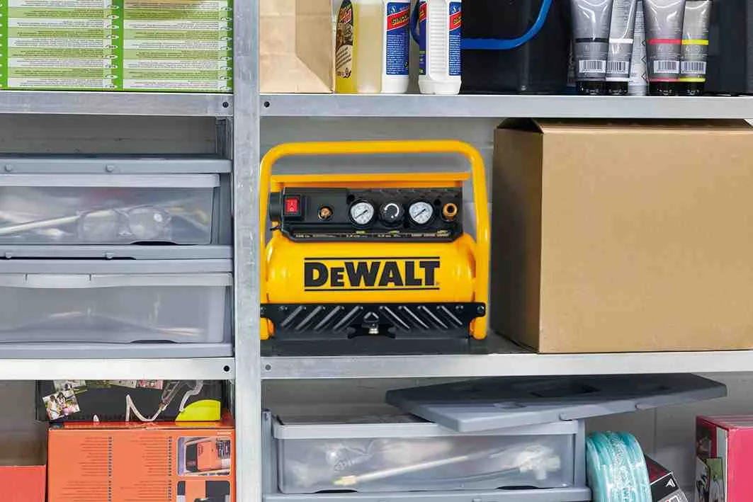 Безмасляный воздушный компрессор DeWALT DXCMS15RE