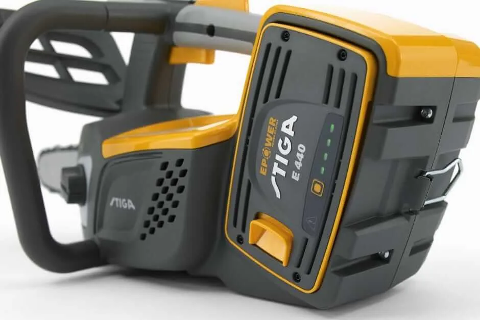 Аккумуляторная цепная пила Stiga PR700E