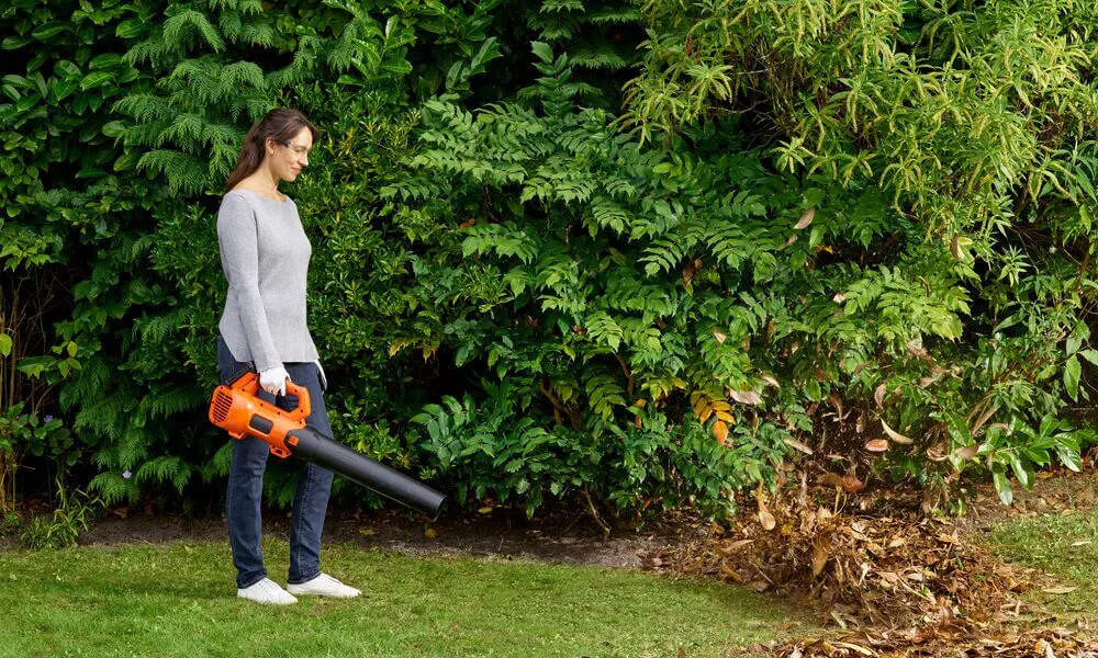 Аккумуляторная воздуходувка BLACK+DECKER BCBL200L