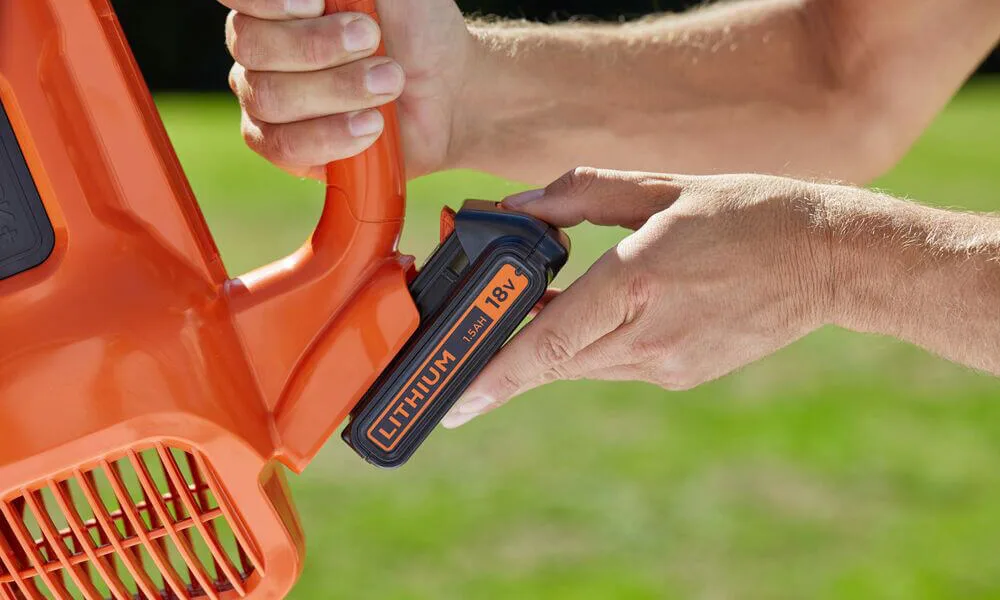 Аккумуляторная воздуходувка BLACK+DECKER BCBL200L