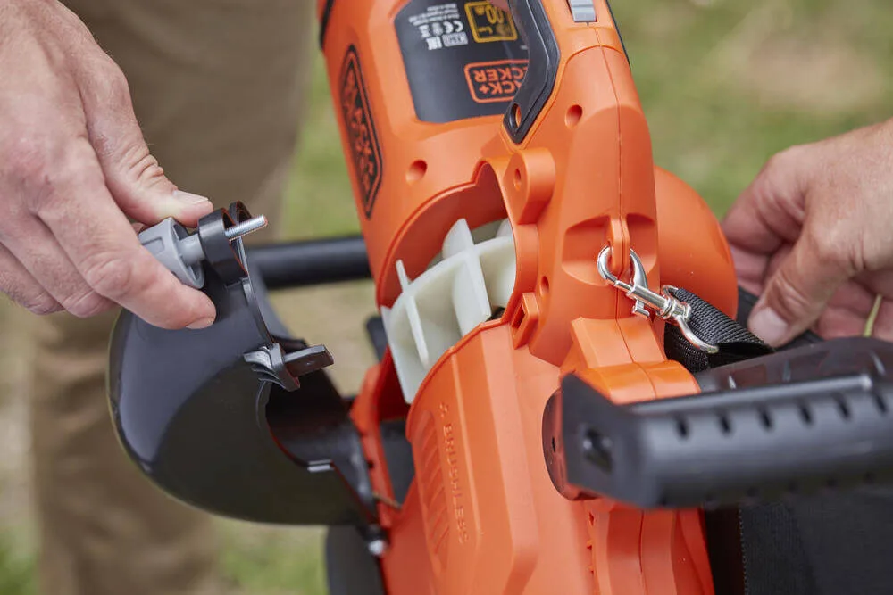 Аккумуляторный бесщеточный садовый пылесос BLACK+DECKER BCBLV3625L1.