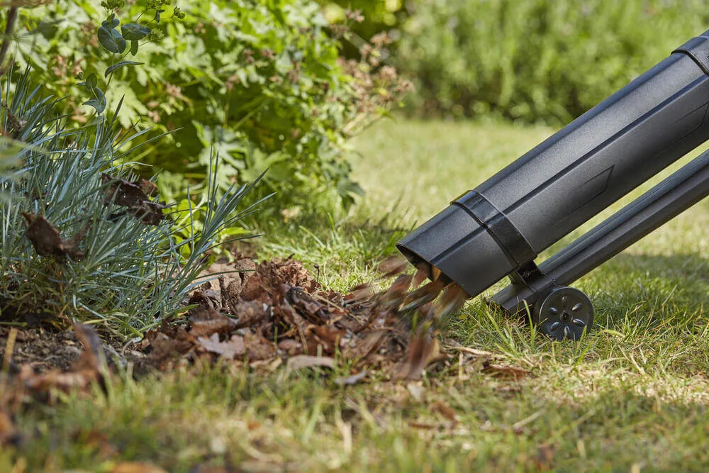 Аккумуляторный бесщеточный садовый пылесос BLACK+DECKER BCBLV3625L1.