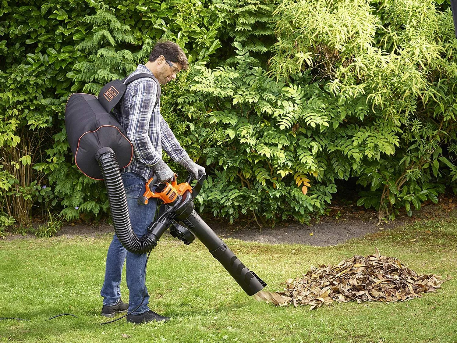 Садовий пилосос електричний BLACK+DECKER BEBLV300