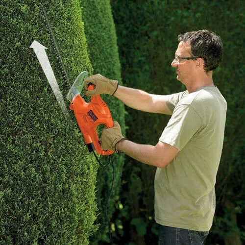 Бензиновый кусторез Black&Decker BEHT201