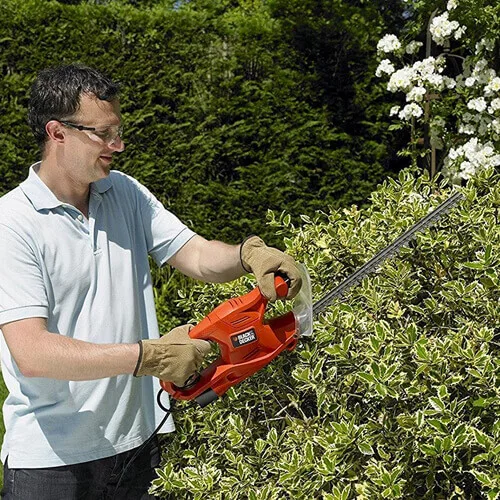 Бензиновый кусторез Black&Decker BEHT201