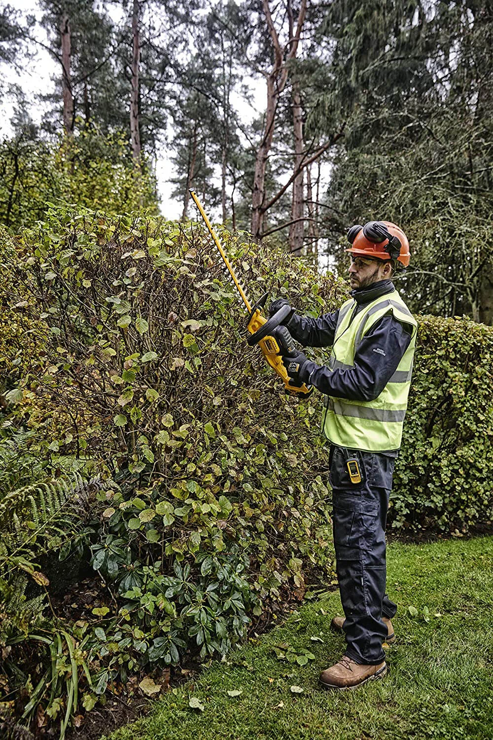 Аккумуляторный кусторез DeWALT DCMHT563P1