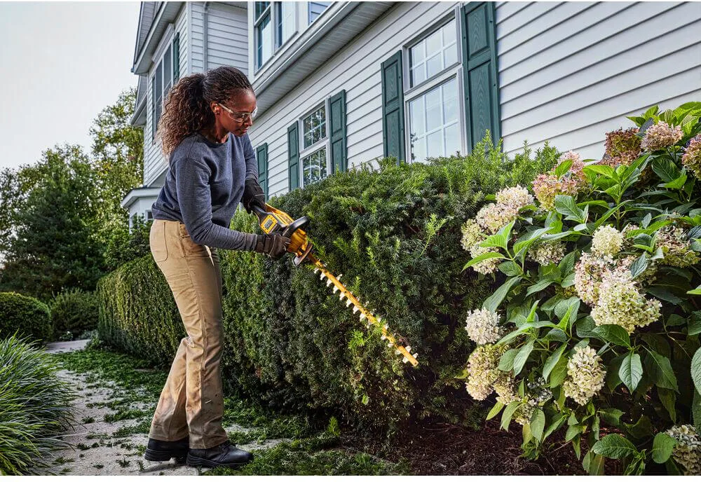 Аккумуляторный бесщеточный кусторез DeWALT DCMHT573N