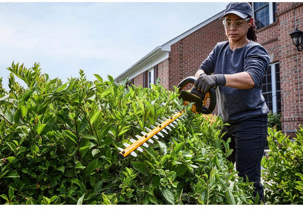 Аккумуляторный бесщеточный кусторез DeWALT DCMHT573N