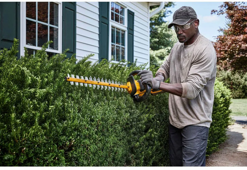 Аккумуляторный бесщеточный кусторез DeWALT DCMHT573X1