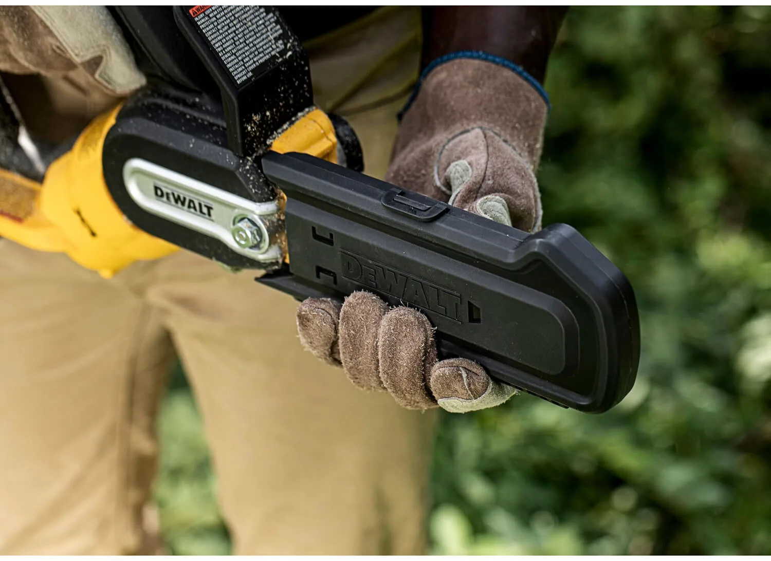 Міні-пилка ланцюгова акумуляторна безщіткова DeWALT DCMPS520P1