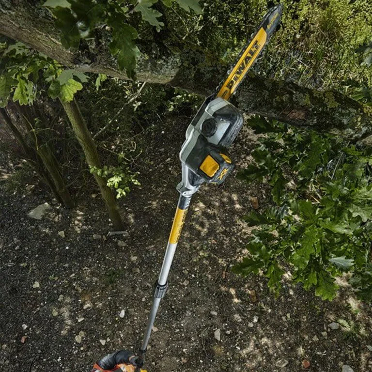 Аккумуляторная бесщеточная высоторезка с штангой DeWALT DCMPS567P1