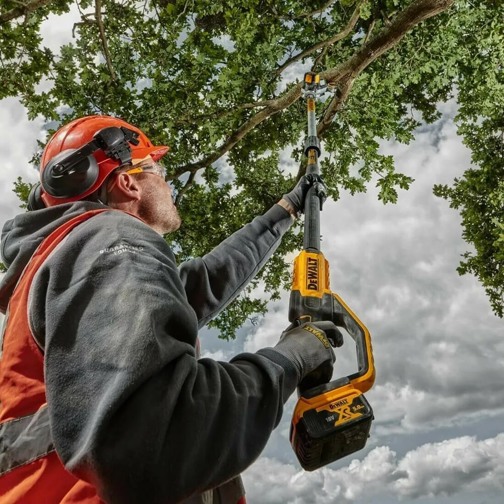 Аккумуляторная бесщеточная высоторезка с штангой DeWALT DCMPS567P1