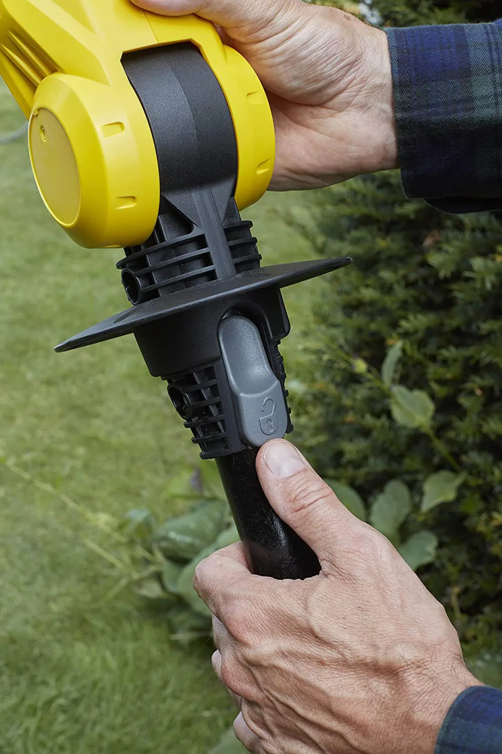 Кущоріз акумуляторний зі штангою STANLEY FATMAX SFMCPH845M1
