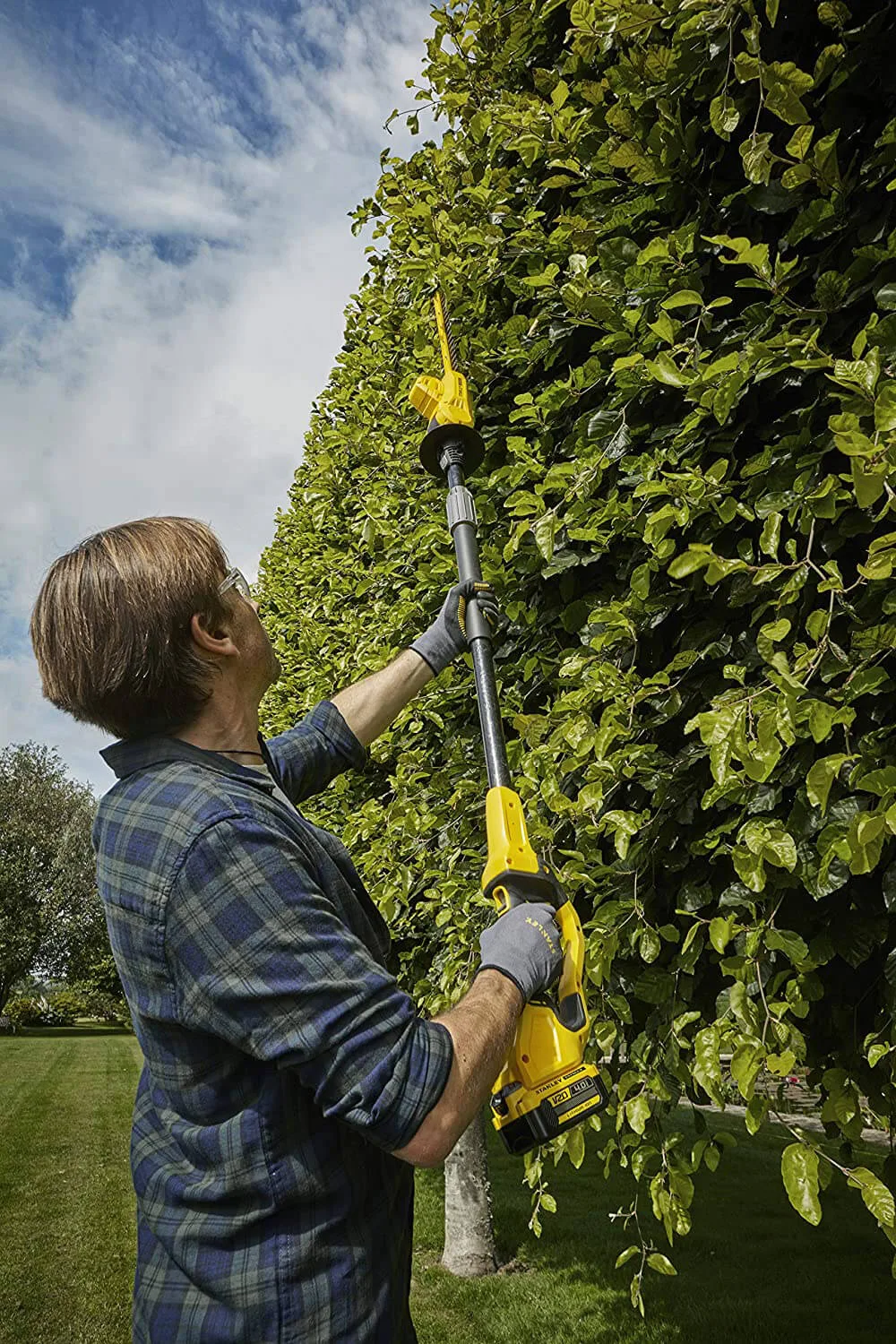 Кущоріз акумуляторний зі штангою STANLEY FATMAX SFMCPH845M1