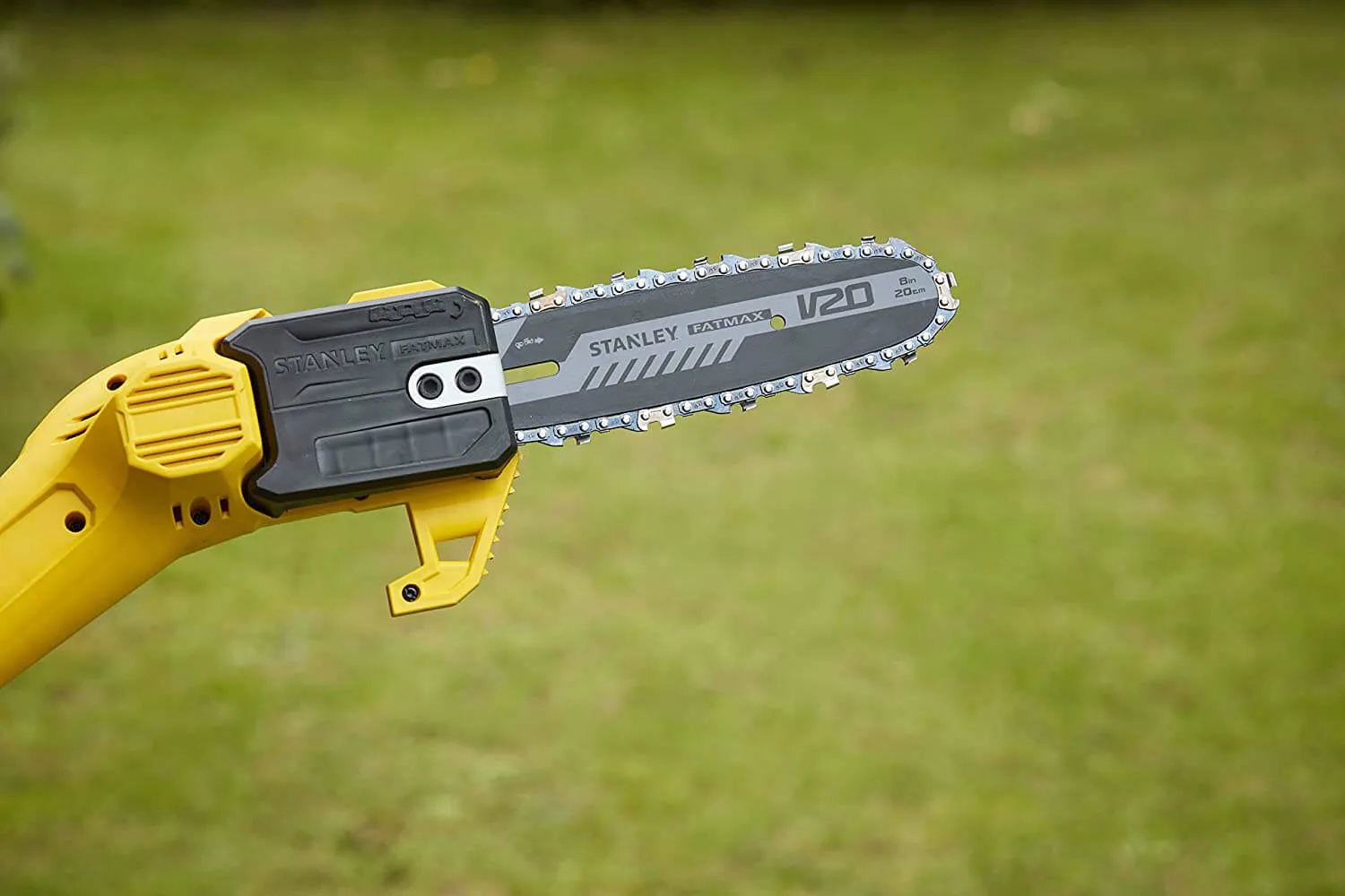 Аккумуляторная высоторезная пила со штангой STANLEY FATMAX SFMCPS620M1