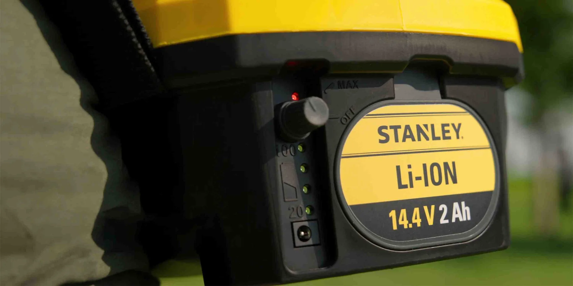 Ранцевый аккумуляторный опрыскиватель STANLEY SXSPBS12E